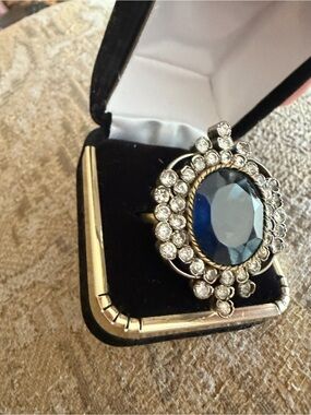 Blue Crystal Statement Ring with Clear Accents NWT bollywood style beautiful!